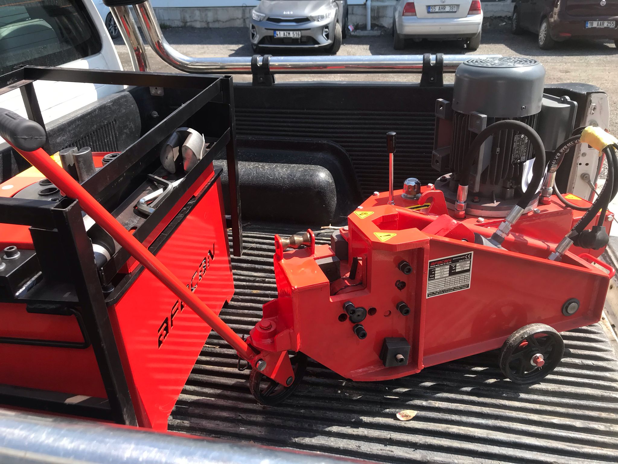 Kiralık Demir Kesme Makinesi